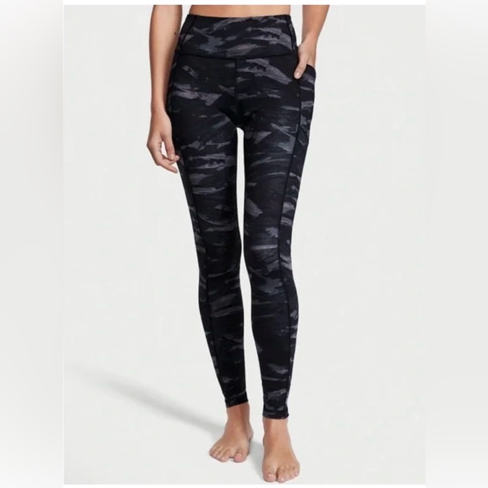 Victoria Secret Core Essential Pocket Camo Leggings‎ XS